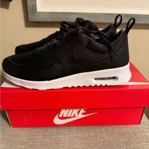 Women’s Nike Air Max Thea size 7.5 black new in box
